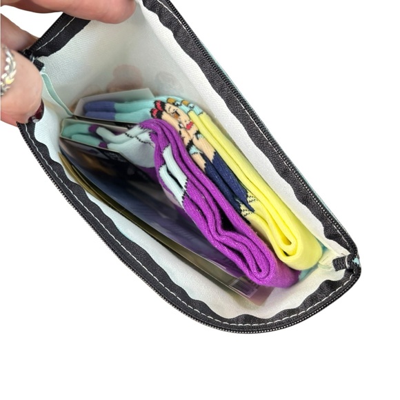 Disney Bundle - pouch, 2 socks and blemish patches - Picture 5 of 6